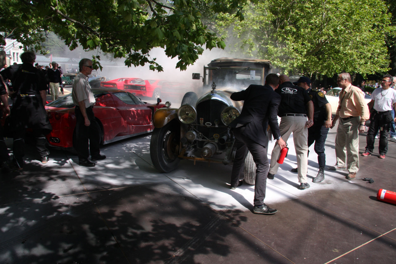 Illustration for article titled Burning Bentley Almost Kills A Ferrari Enzo At The Concorso